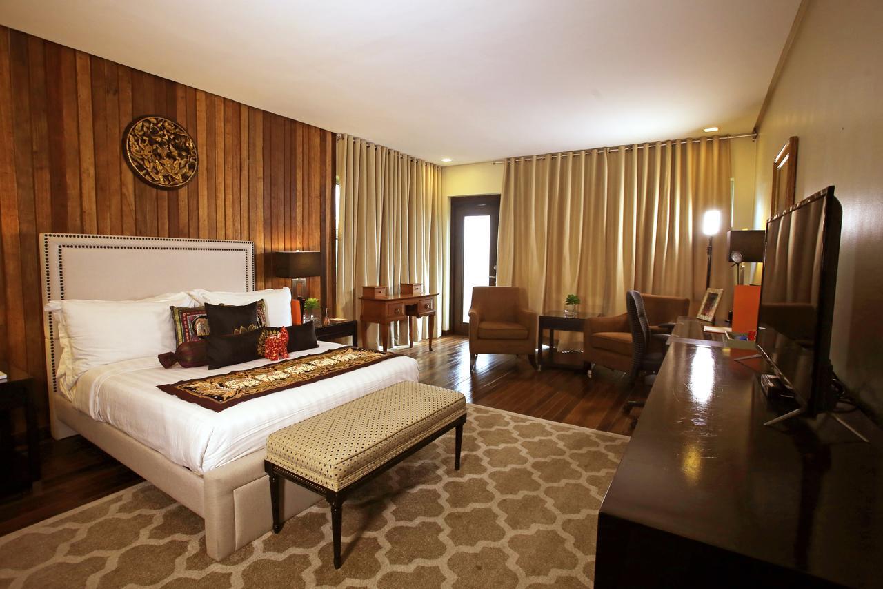 The Oriental Luxury Suites Alfonso Extérieur photo