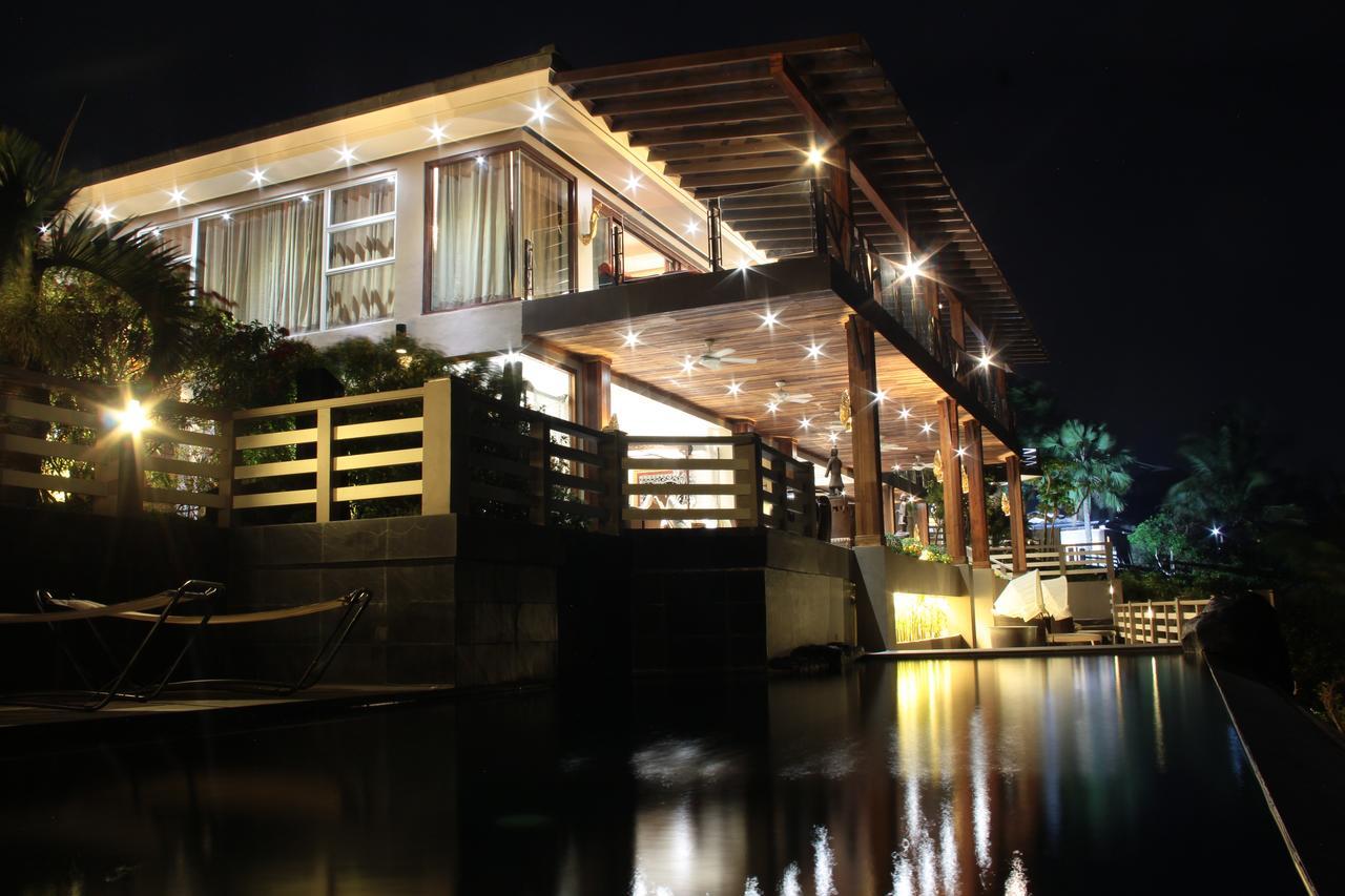 The Oriental Luxury Suites Alfonso Extérieur photo